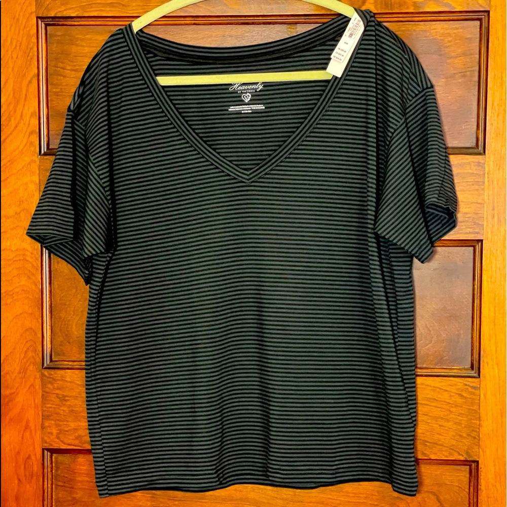Victoria’s Secret - Boxy V Neck T- Shirt - Black & Gray - M